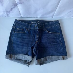 UNIVERSAL THREADS MID RISE MIDI CUFFED JEAN SHORTS WOMENS SIZE 00/24R BLUE